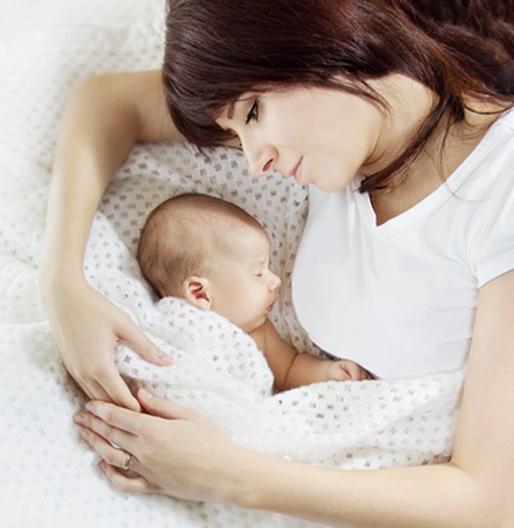 Vận hành êm ái và ít tiếng ồn, máy nén tạo ra luồng gió mạnh mẽ nhưng yên tĩnh nhờ bộ giảm âm kép