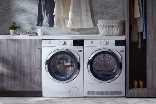 Lắp đặt 2 sản phẩm cạnh nhau hoặc sử dụng bộ kit xếp chồng máy sấy lên máy giặt