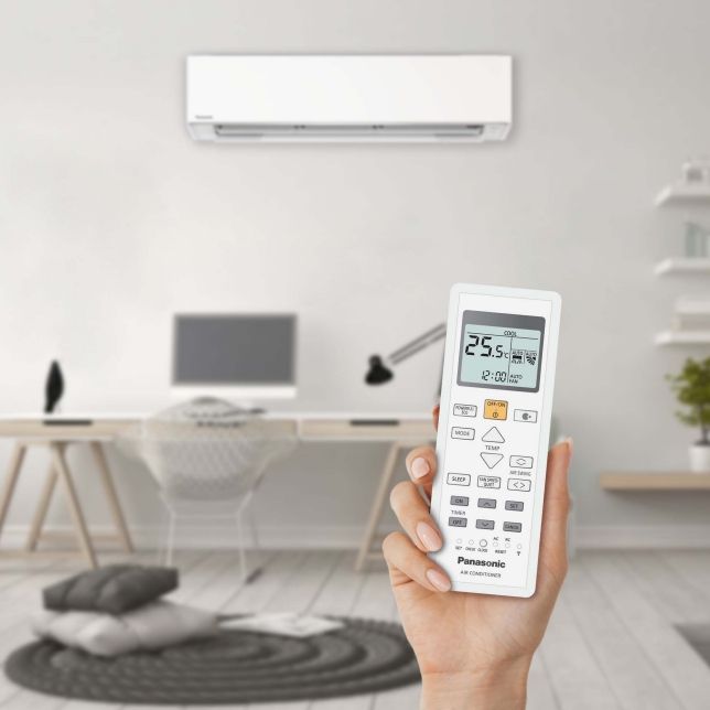 Thiết bị được trang bị điều khiển từ xa không dây cầm tay dễ dàng