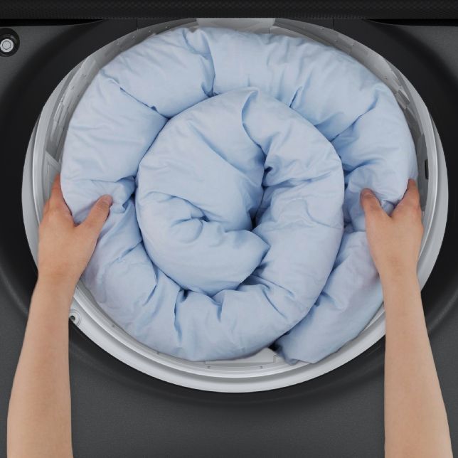 Cửa lồng giặt cũng thiết kế với kích thước rộng hơn