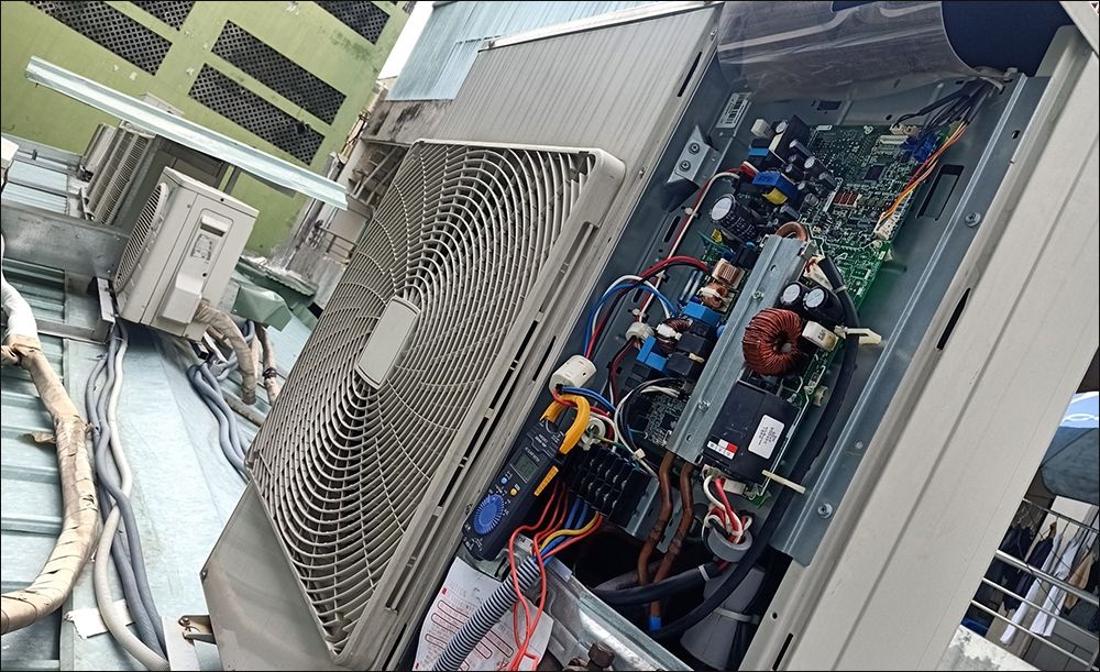 Do inverter bo mạch điều khiển bị lỗ