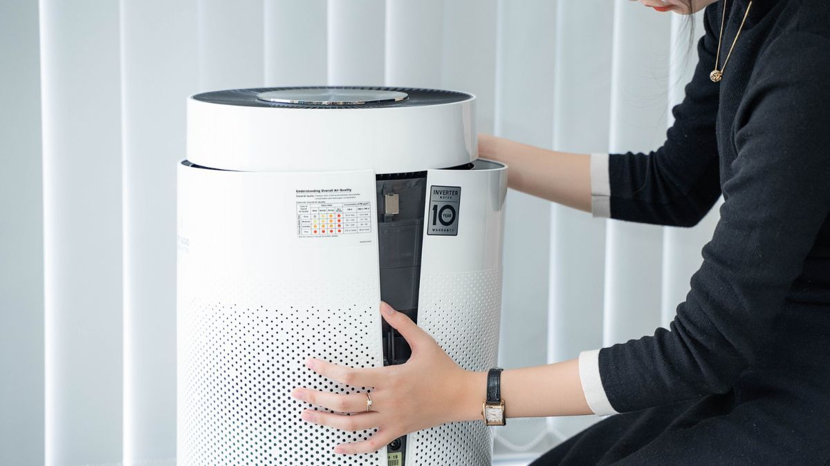 Tổng kho điều hòa, điện máy miền Bắc tại Hà Nội Lắp lại bộ lọc máy và nắp ngoài máy