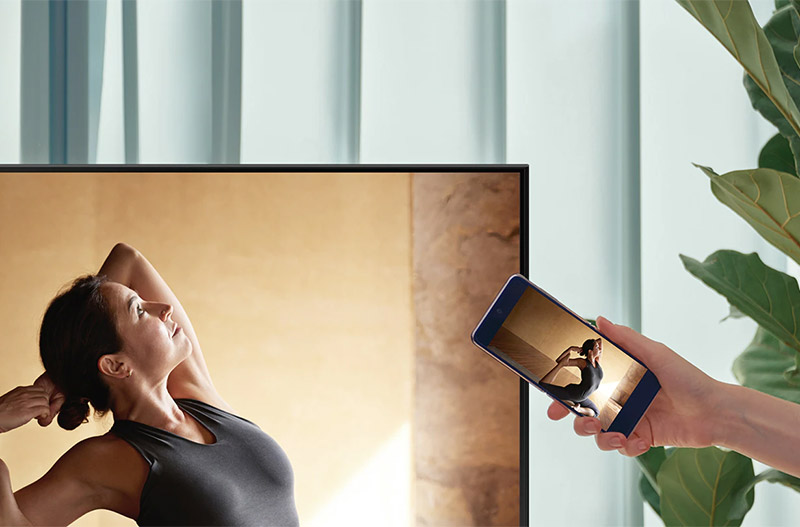 Smart Tivi Samsung Crystal UHD 4K 70 inch AU70AU7000 (2021), chiếu đt lên màn hình Tivi