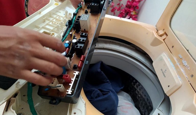 thinh-phat-Kiểm tra Board mạch bảng điều khiển máy giặt