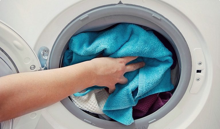 thinh-phat-Kiểm tra lượng quần áo bên trong lồng giặt