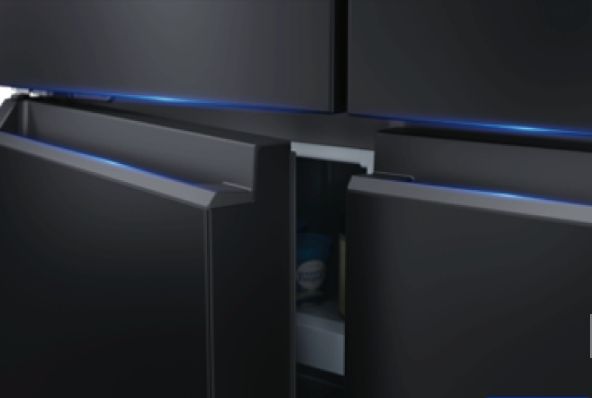 Phần tay cầm được thiết kế ngang hõm vào phía trong tạo sự liền mạch