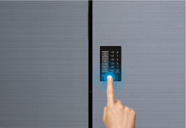 Bảng điều khiển cảm ứng dễ dàng sử dụng được thiết kế ngay ở ngoài mặt tủ