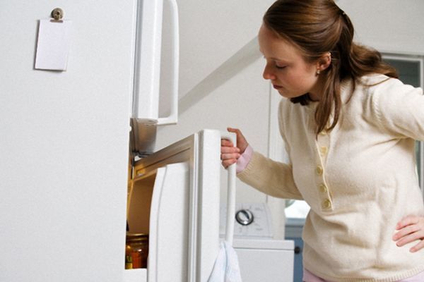 Nguyên nhân tủ lạnh Hitachi bị đọng nước cánh cửa. Cách khắc phục