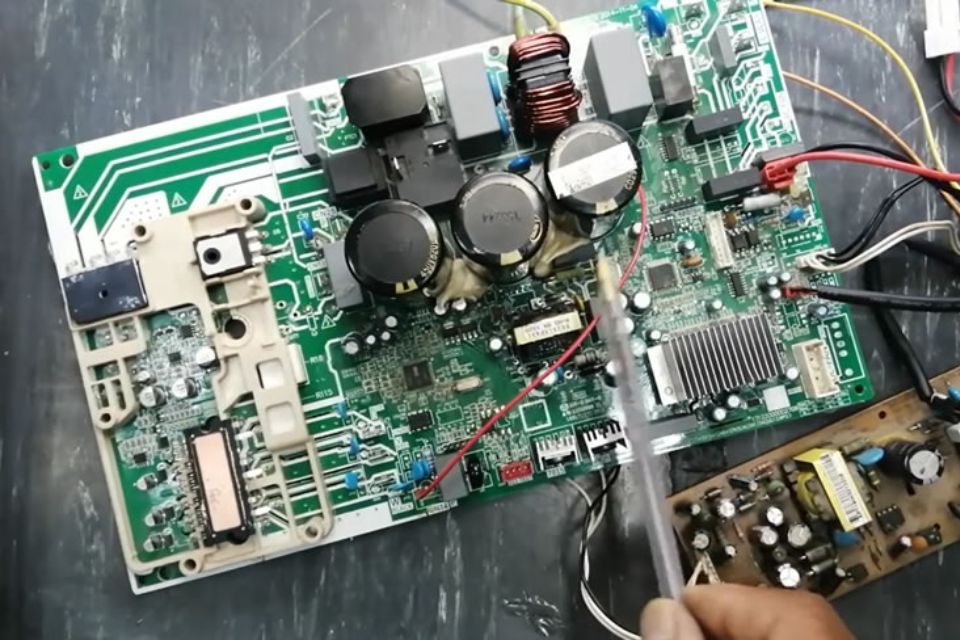 Do bo mạch điều khiển hư hỏng