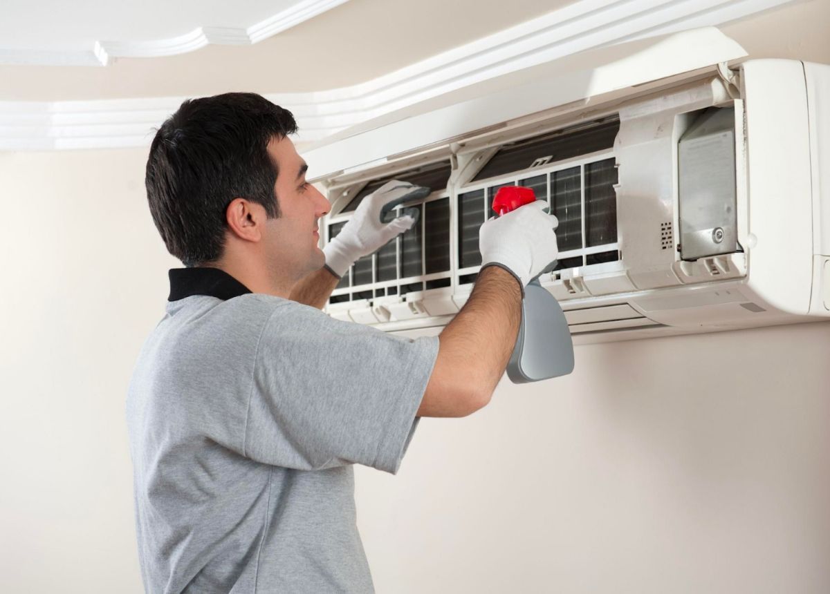 Cách Vệ Sinh Điều Hòa Funiki Tại Nhà Đúng Chuẩn
