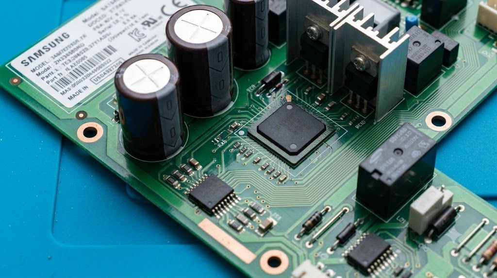 Cận cảnh bo mạch, IC nguồn điều hòa Samsung inverter tháo rời